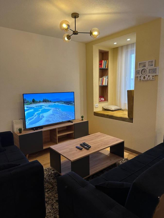 Ora-Prn,Peaceful Central Apartment Pristina Buitenkant foto